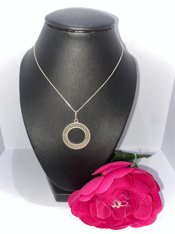 Gaviota Columbia’s silver ‘Optimismo’ Necklace
